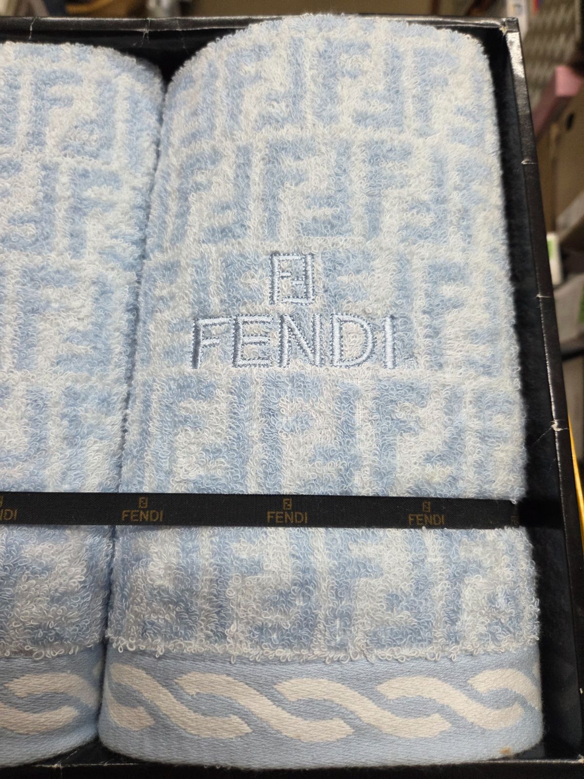 フェンディ タオル2枚セット 未使用 - メルカリ