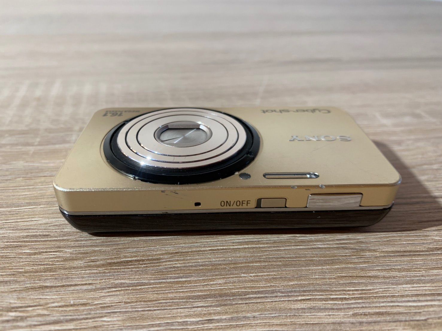 7747 Sony ソニー Cyber-shot DSC-W570 ゴールド デジカメ ジャンク品