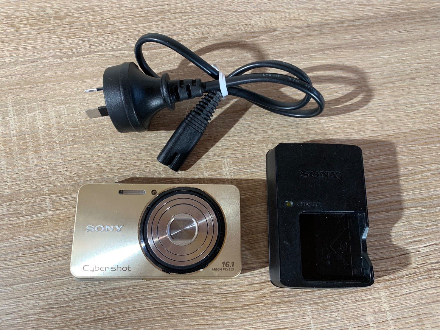 7747 Sony ソニー Cyber-shot DSC-W570 ゴールド デジカメ ジャンク品