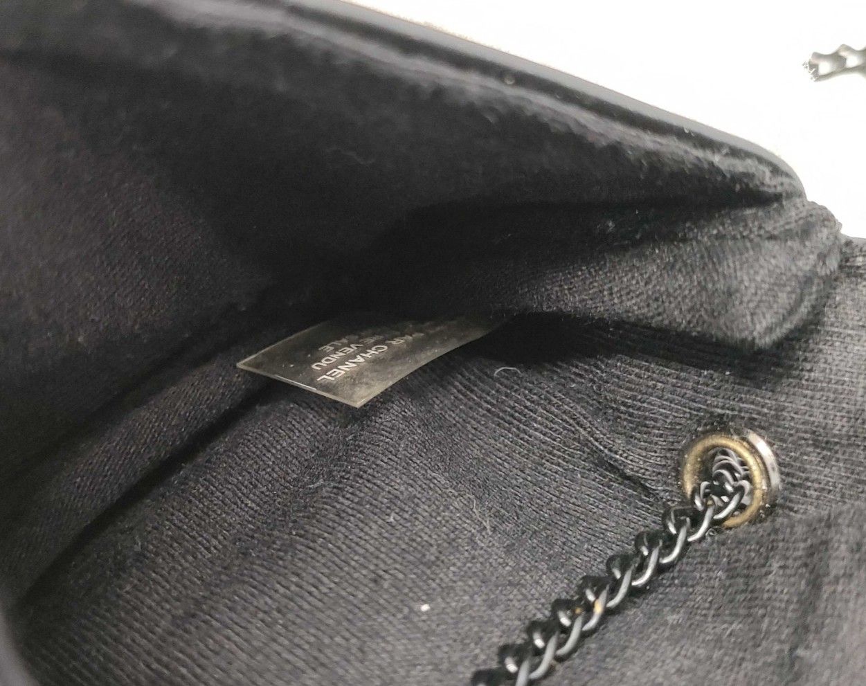 CHANEL コスメケース チェーン ショルダー ノベルティ 非売品 ブラック 幅約10cm　チェーン全長：55cm CHANEL コスメケース チェーン ショルダー ノベルティ 非売品 ブラック
