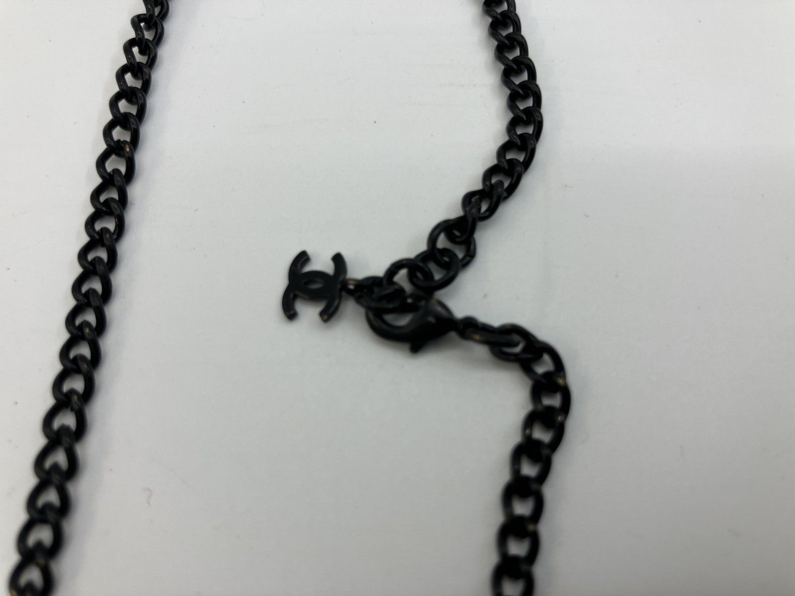 CHANEL コスメケース チェーン ショルダー ノベルティ 非売品 ブラック 幅約10cm　チェーン全長：55cm CHANEL コスメケース チェーン ショルダー ノベルティ 非売品 ブラック