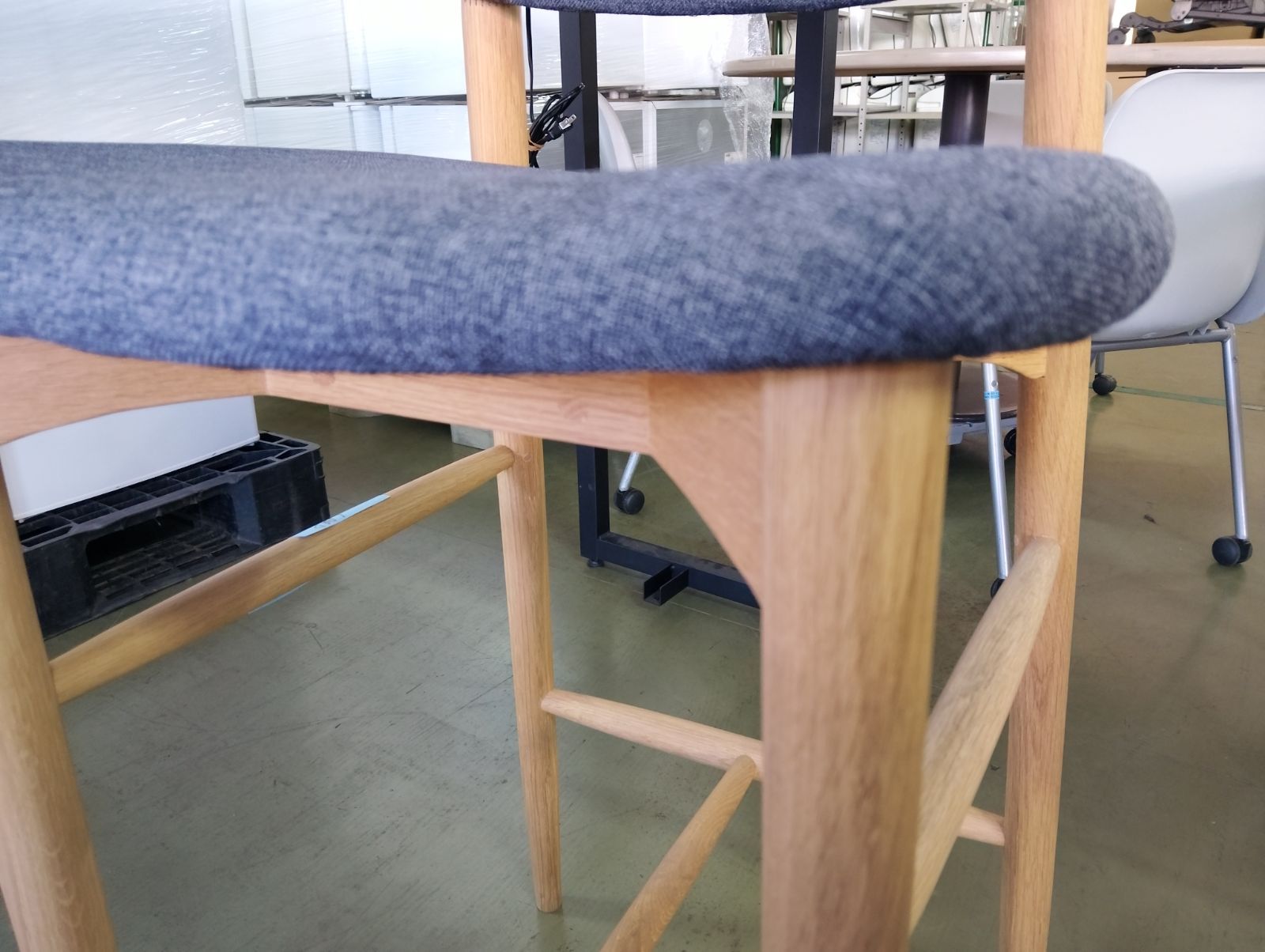 中古カウンターテーブル & ハイチェア セット　おしゃれなカフェ風のワークスペース【直接引取限定】管理番号YN346AZ カウンターテーブル & ハイチェア セット おしゃれなカフェ風のワーク