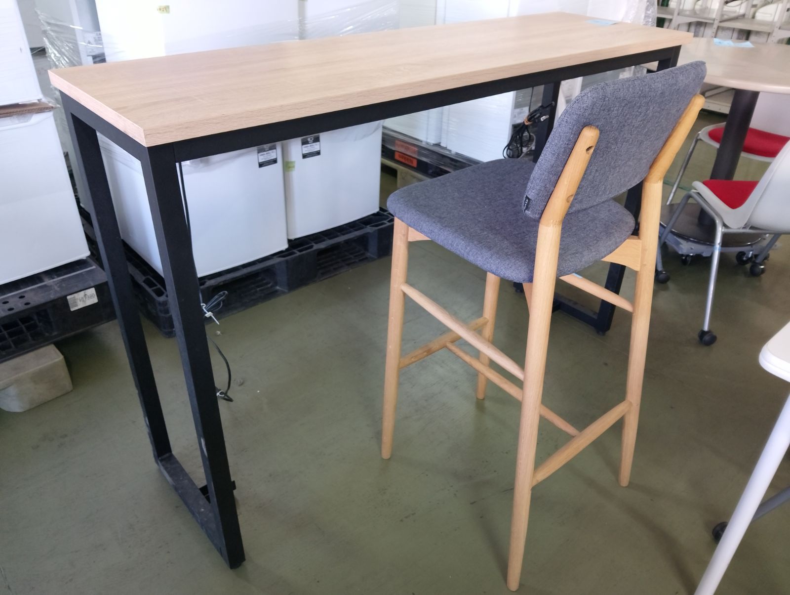 カウンターテーブル　　1点 中古 中古 カウンターテーブル & ハイチェア セット おしゃれなカフェ風の