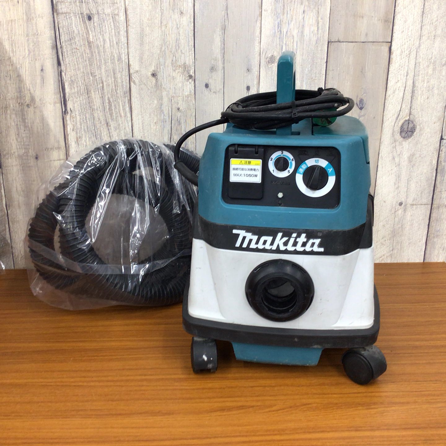 中古品】☆マキタ makita 集じん機 乾湿両用 483(P) ホース付き ノズル 