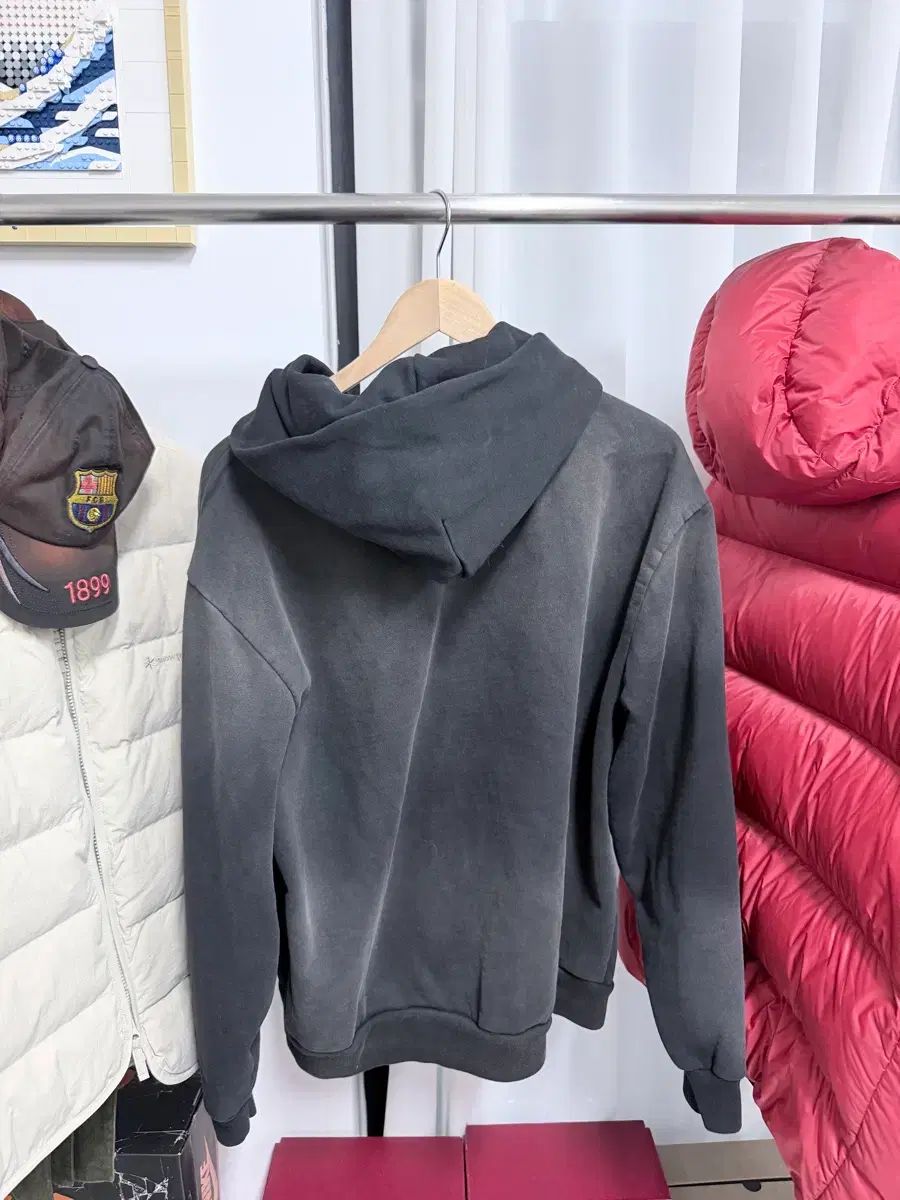 ナイキ バルセロナ トラヴィス スコット フーディー ショップから