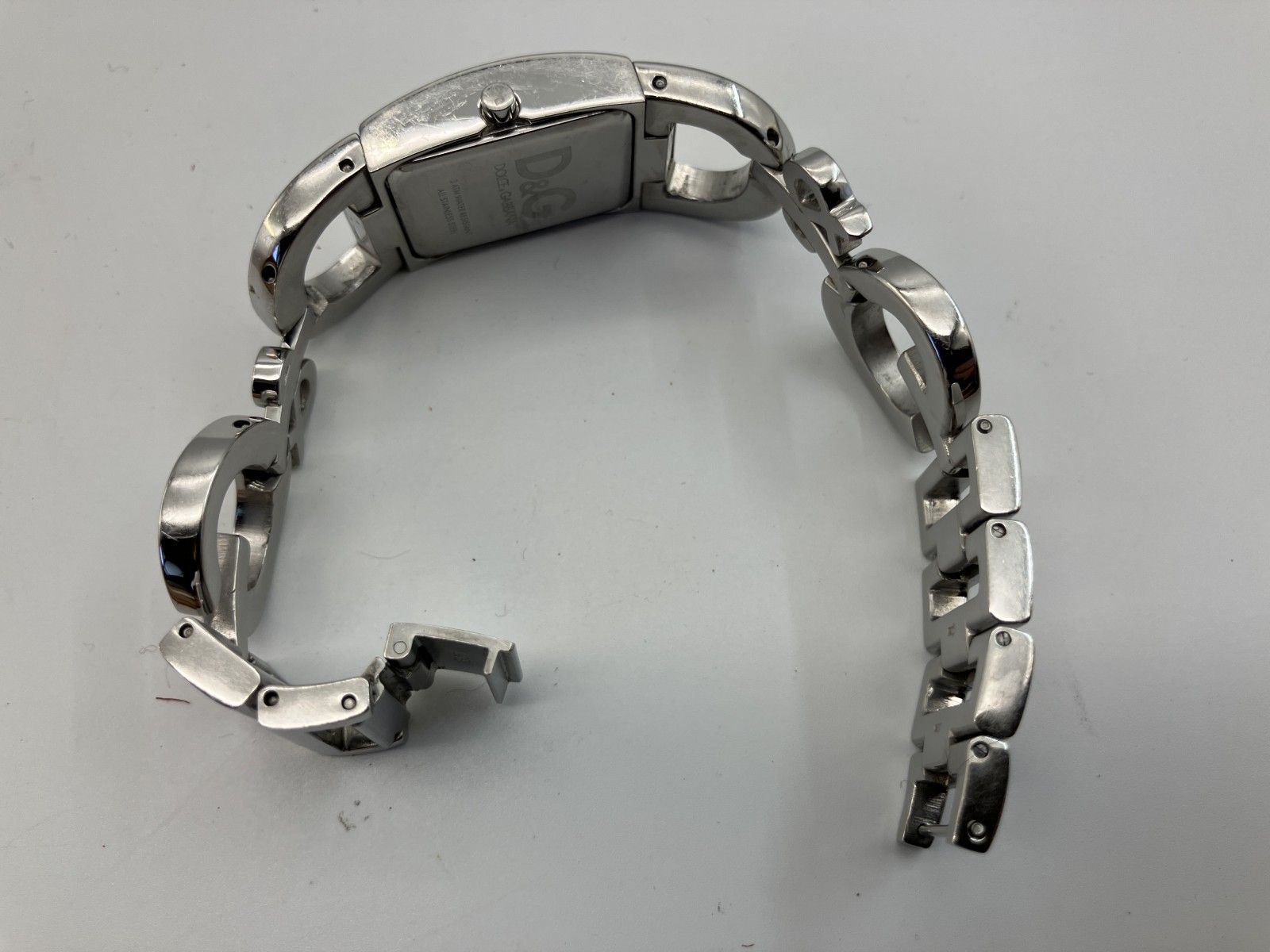 DOLCE&GABBANA ロゴ 腕時計 レディース クォーツ シルバー 腕回り約15cm ケース幅20mm DOLCE&GABBANA ロゴ 腕時計 レディース クォーツ シルバー 腕回り約