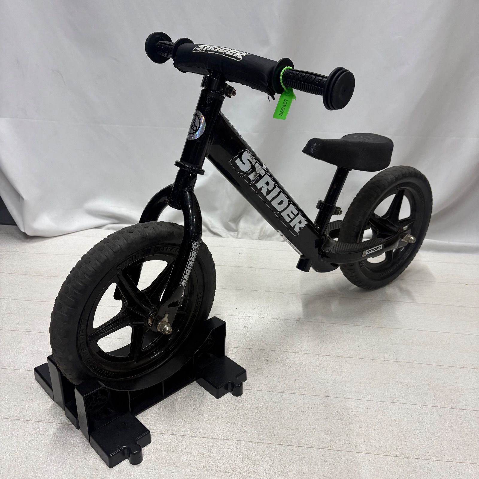 【美品】STRIDERストライダー スポーツモデル 12インチ ブラック黒 STRIDER ストライダー スポーツモデル 12インチ ブラック - メルカリ