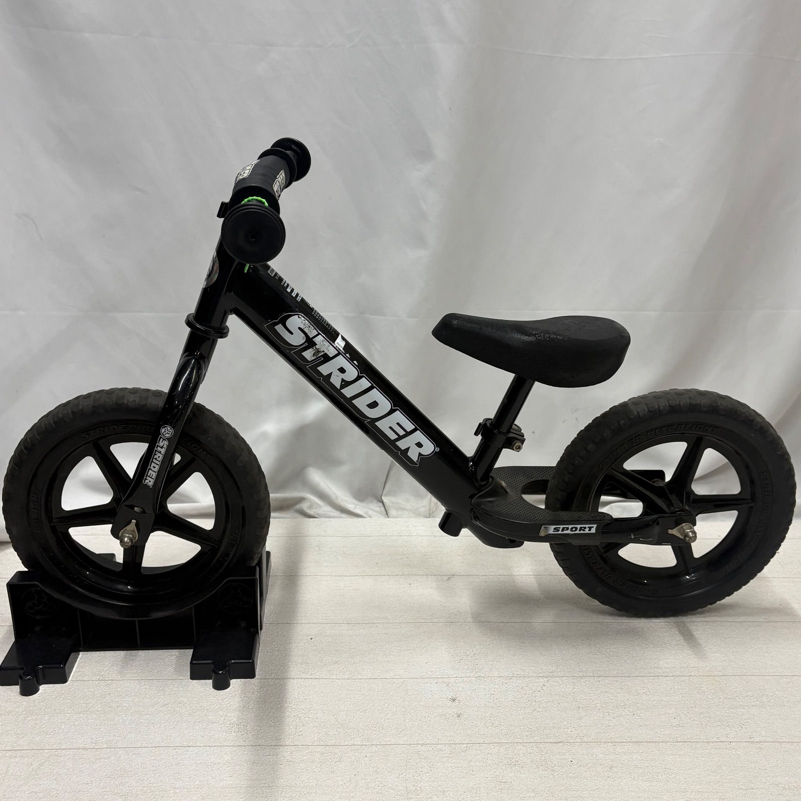 STRIDERストライダー　スポーツ　12インチ　ブラック STRIDER ストライダー スポーツモデル 12インチ ブラック - メルカリ
