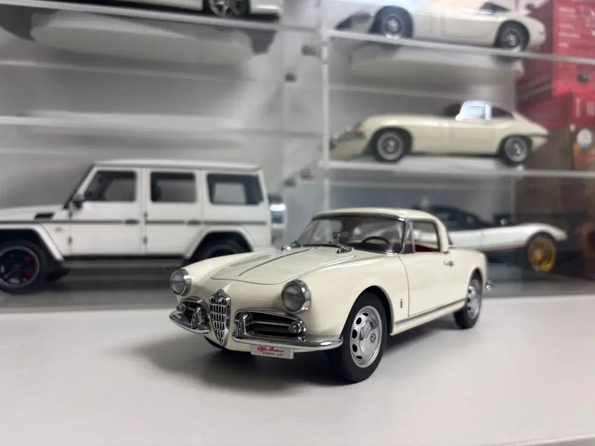 1:18 オートアート アルファロメオ ジュリエッタ スパイダー 白 ダイ