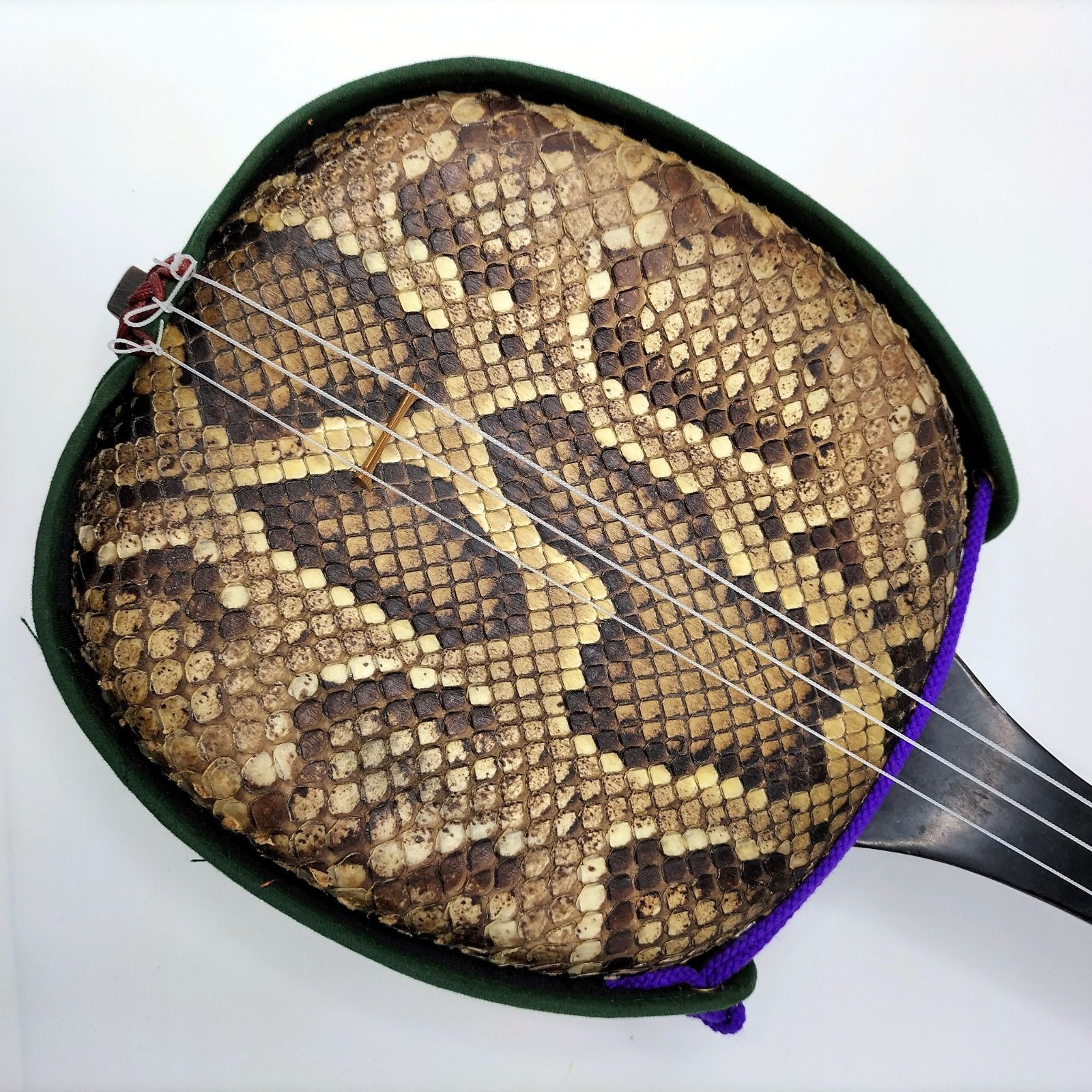 沖縄三線 本皮製 ケース付き 三線 本革 沖縄三線 本皮 ハードケース付 - メルカリ