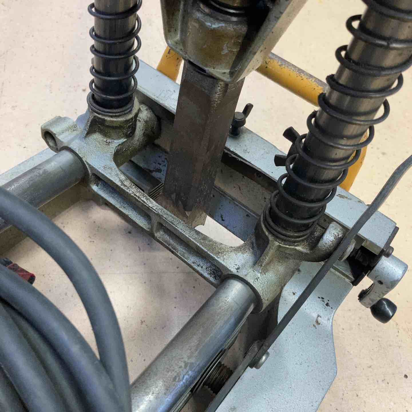 【中古品】 マキタ(makita) 手動カクノミ 7303 角のみ 【東大和店】