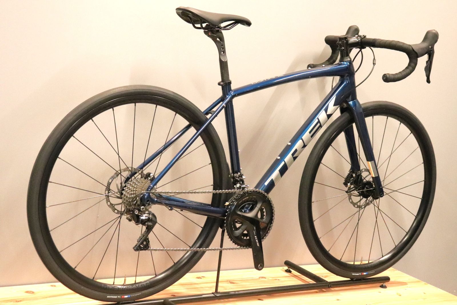 TREK Domane 純正Discホイール 前後セット タイヤ・ローター付 TREK Domane 純正Discホイール 前後セット タイヤ・ローター付