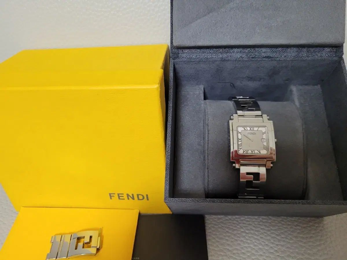 正規品 FENDI フェンディ メンズ ウォッチ ショップからお知らせ