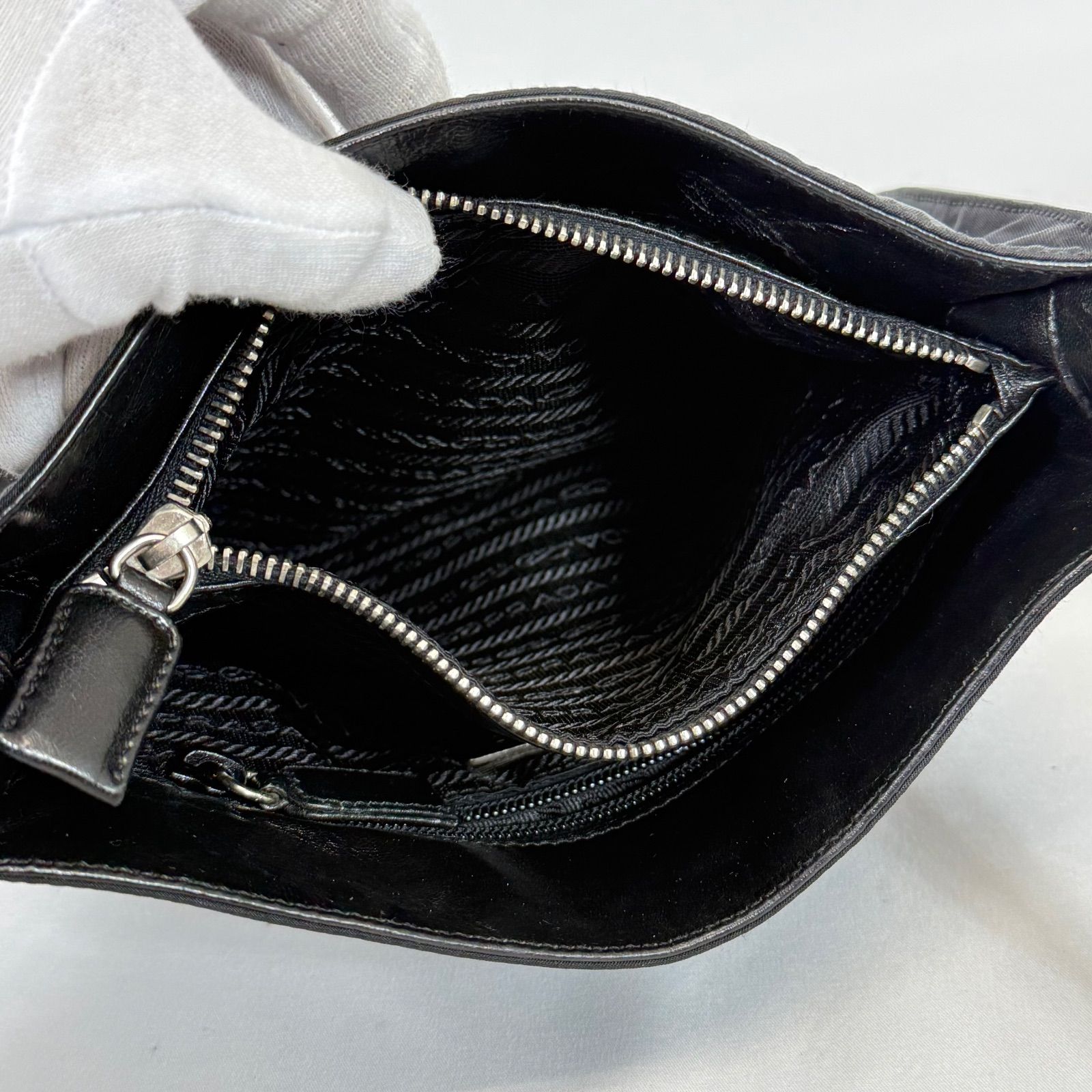 希少・美品】PRADA プラダ テスート ナイロン レザー 三角プレート 