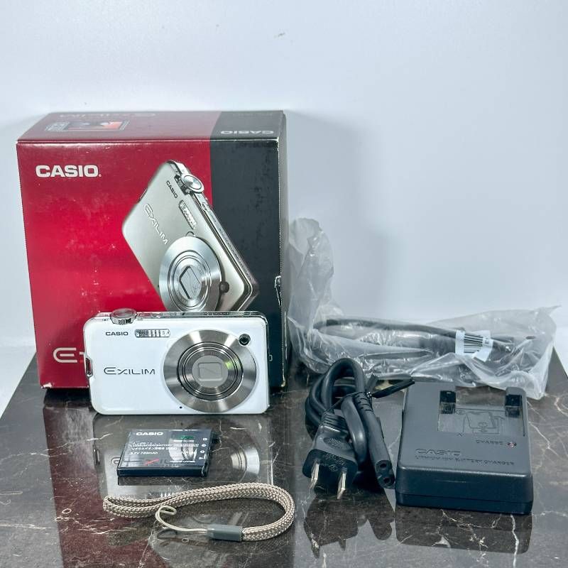 CASIO EXILIM EX-S10 ホワイト コンパクトデジタルカメラ 1010万画素
