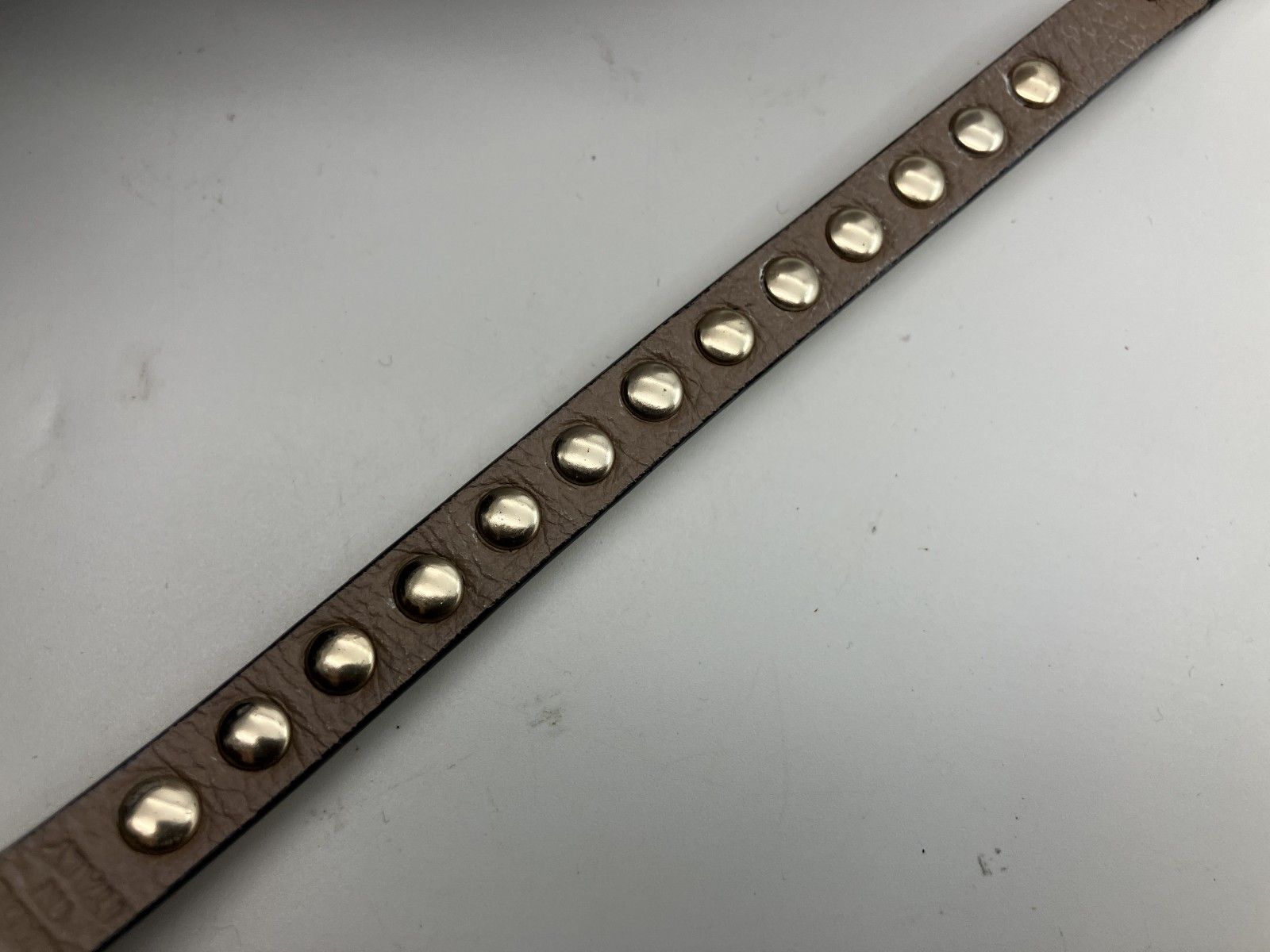 VALENTINO ロックスタッズ レザーブレスレット 替えスタッズ2コマ付 箱・保存袋あり 全長約21cm VALENTINO ロックスタッズ レザーブレスレット 替えスタッズ2コマ付 箱