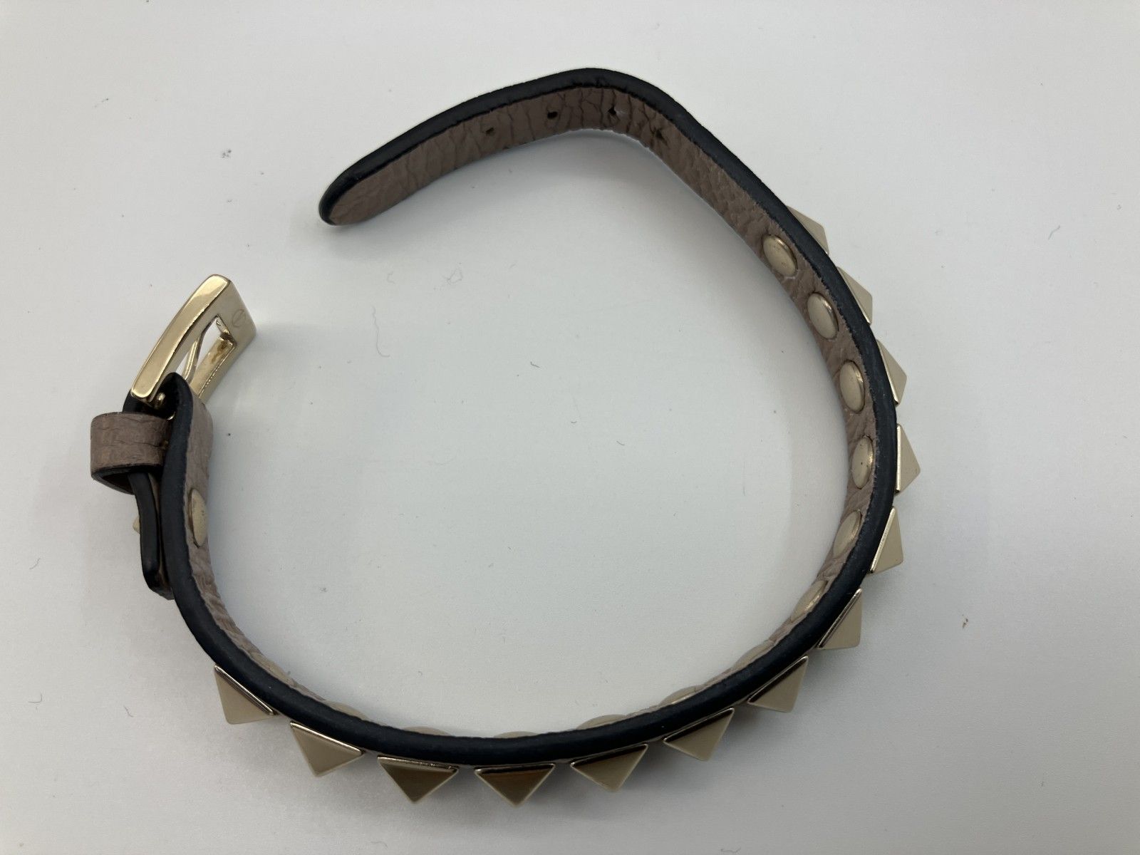 VALENTINO ロックスタッズ レザーブレスレット 替えスタッズ2コマ付 箱・保存袋あり 全長約21cm VALENTINO ロックスタッズ レザーブレスレット 替えスタッズ2コマ付 箱
