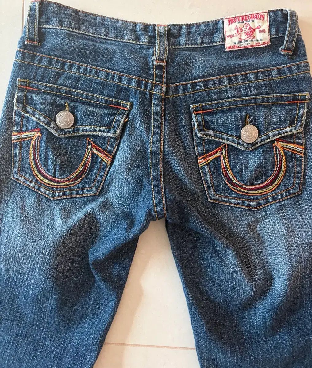 トゥルーレリジョン TRUE RELIGION ジョイ ブーツカット デニム - メルカリ