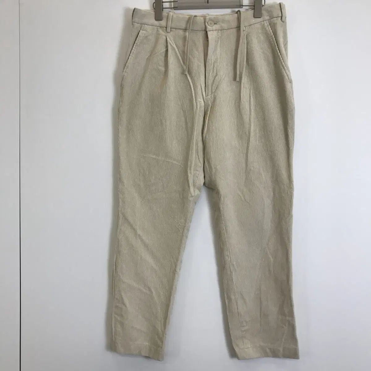 ユニクロ U ワンタック ワイド コーデュロイ イージーパンツ L \UNIQLO楽ちんキレイめパンツ🩷✨/ 🏷️ @ユニクロ【公式】 #イージータックパンツ 商品番号: 484519 カラー: 08 DARK  GRAY サイズ: WOMEN M 補正: まつり仕上げ 69 cm ¥3,990 私には長かったのでぺたんこパンプスにも合う丈に お直ししたよ❣️  サラサラで涼しいので気温が上がってくるこれからの時期の ヘビロテアイテム🥰 UVカット機能とドライ機能付き ...