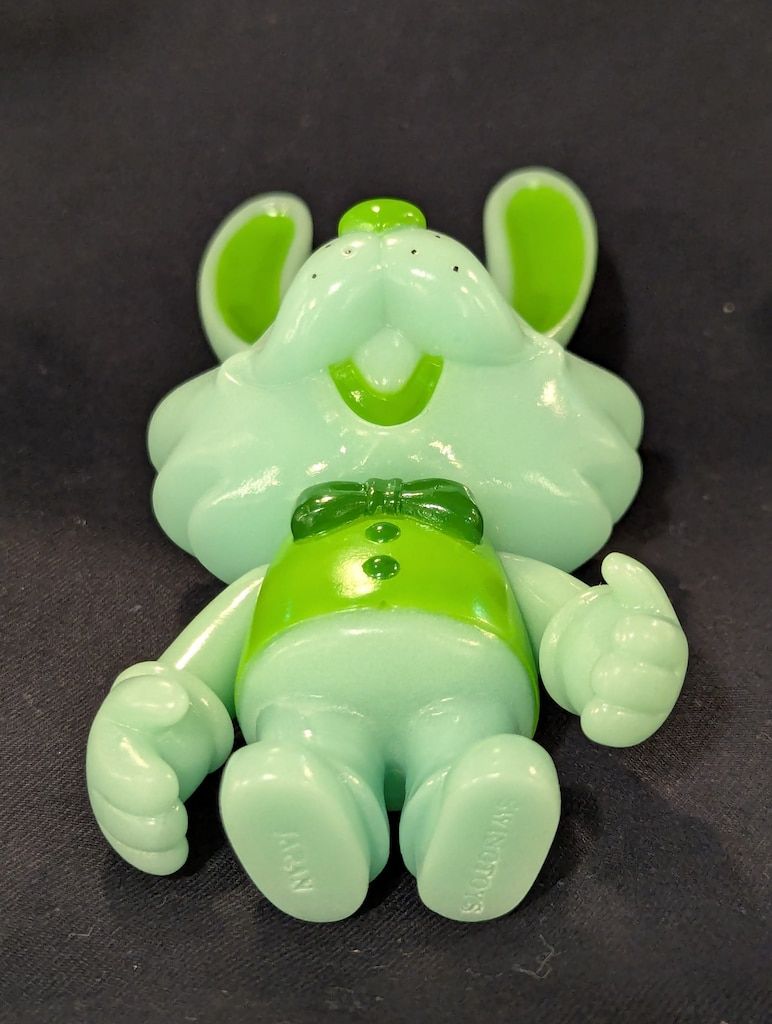 SWING TOYS SWING BUNNY 蓄光成型/緑 - メルカリ