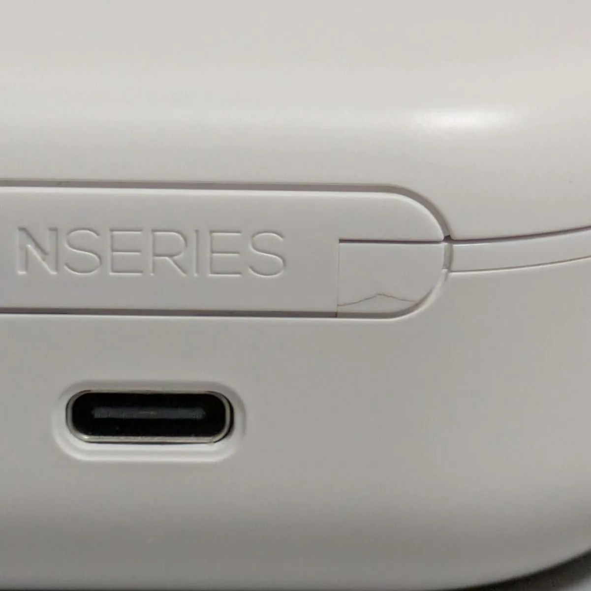 AKG N5 Hybrid ホワイト ヒンジ亀裂あり 充電ケースのみ N5HC 完全