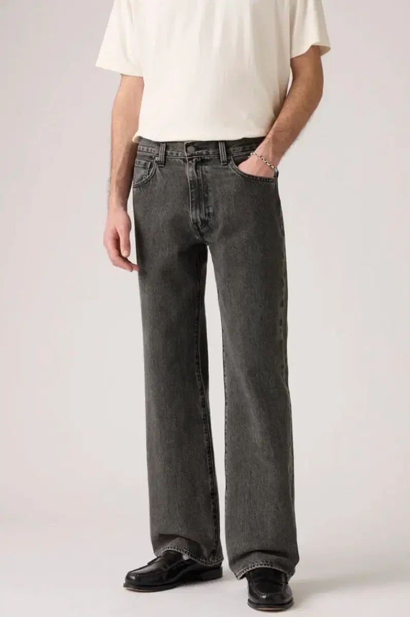 リーバイス 567 リラックス フレア ジーン ブラックデニム (30/32