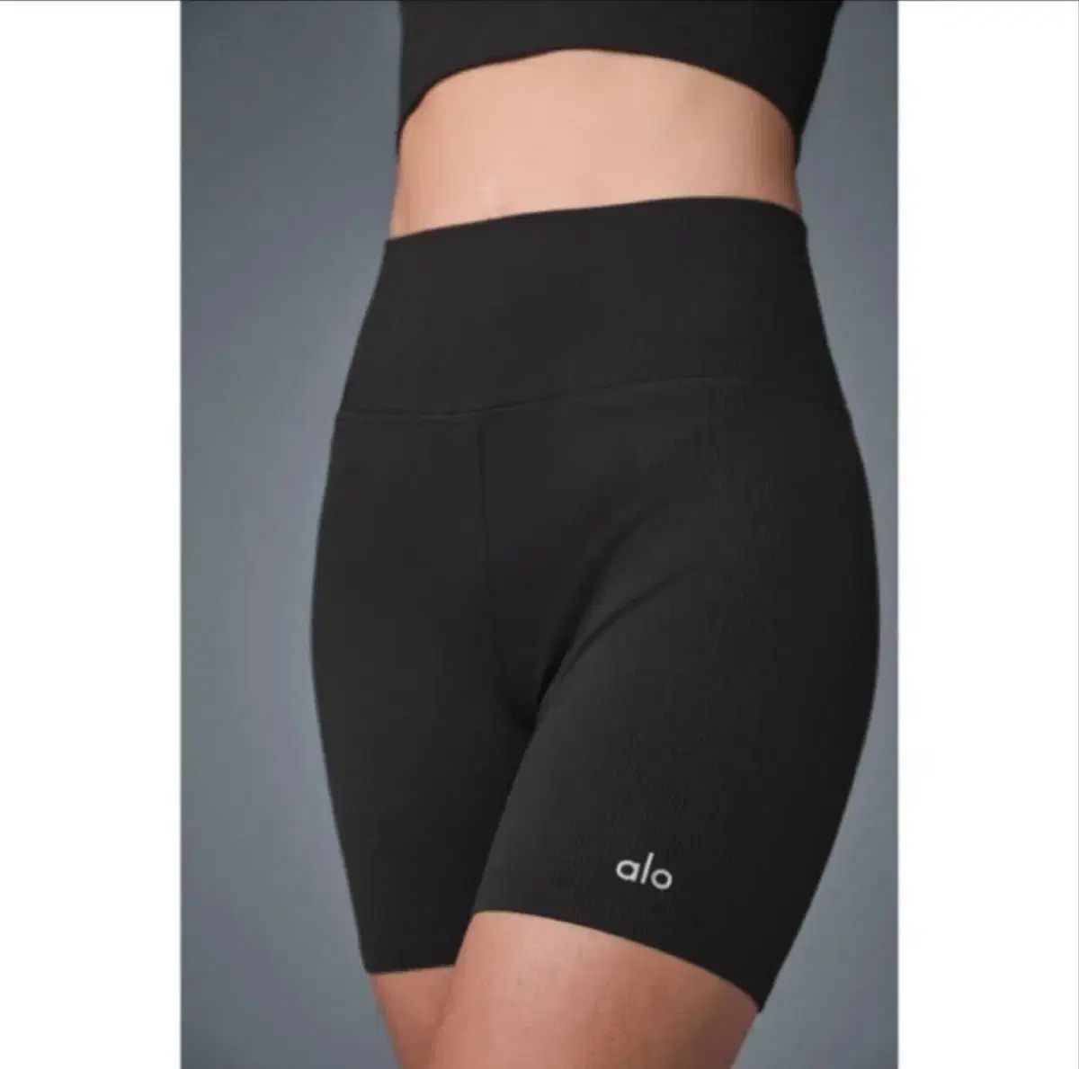 ALO アルロ ヨガ 5インチ バイカー ショーツ M - メルカリ