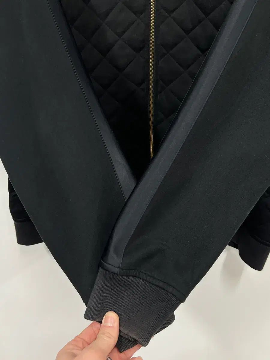 105 NIKE エアジョーダン 刺繍 ロゴ キルティング ブルゾン ジップ