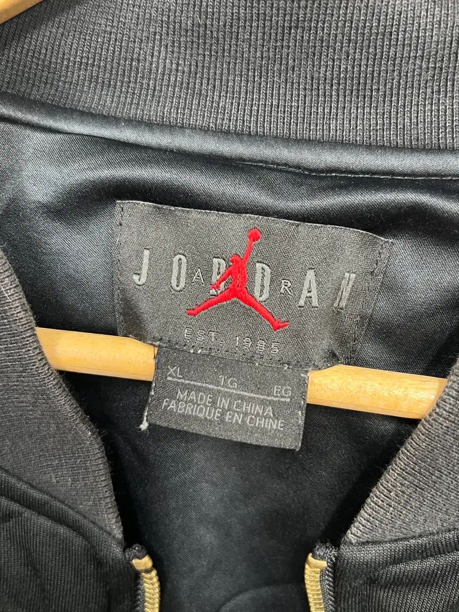 105 NIKE エアジョーダン 刺繍 ロゴ キルティング ブルゾン ジップ