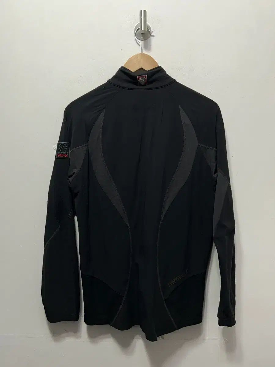 BLACK YAK ブラック ブラックハーフジップ長袖Tシャツ 100