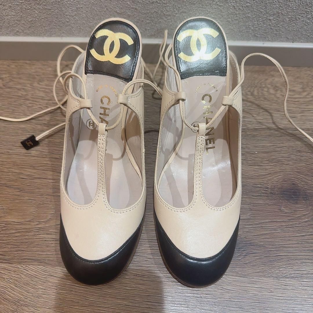 CHANEL 35 22.5cm ベージュ/黒 レースアップ ハイヒールパンプス
