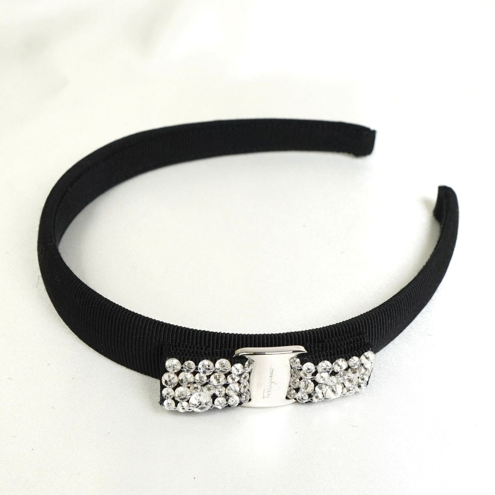 R2538 サルヴァトーレフェラガモ ヴァラ リボン ラインストーンカチューシャ サルバトーレ フェラガモ ヴァラ リボン ラインストーン カチューシャ