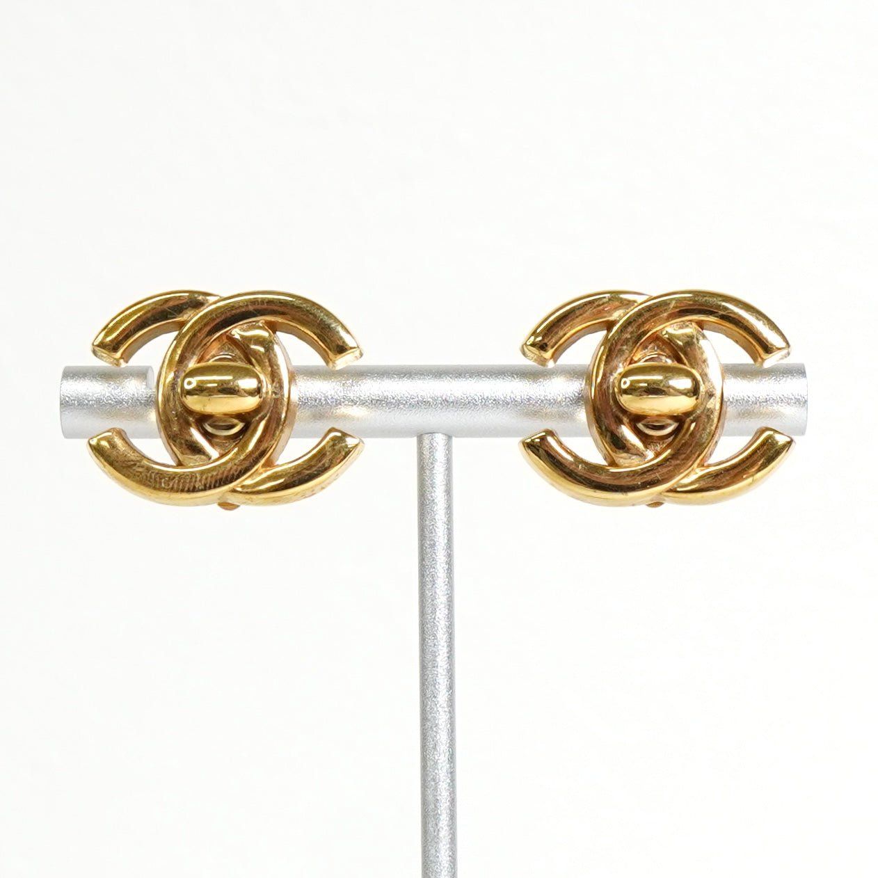 シャネル ココマーク ターンロック イヤリング GP - メルカリ