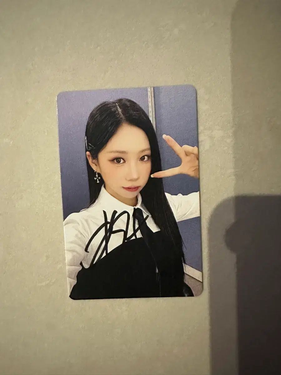 Purple kiss サイン入り PURPLE KISS(パープルキス) 都市 コンサート サイン トレカ - メルカリ