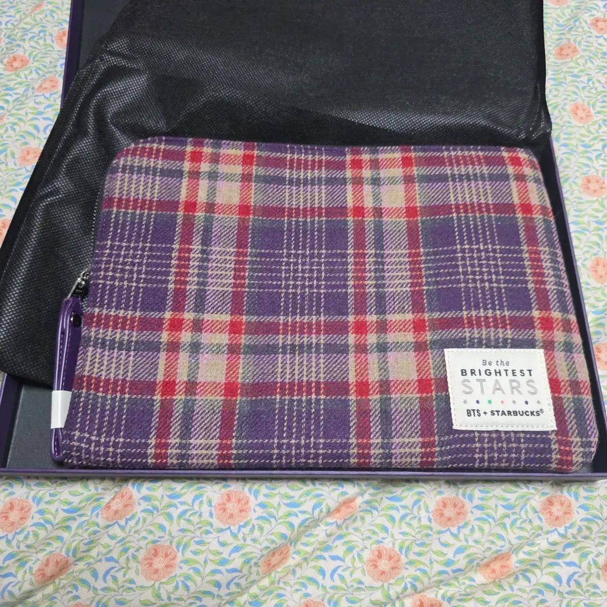 BTS スターバックス コラボ チェック ポーチ - メルカリ