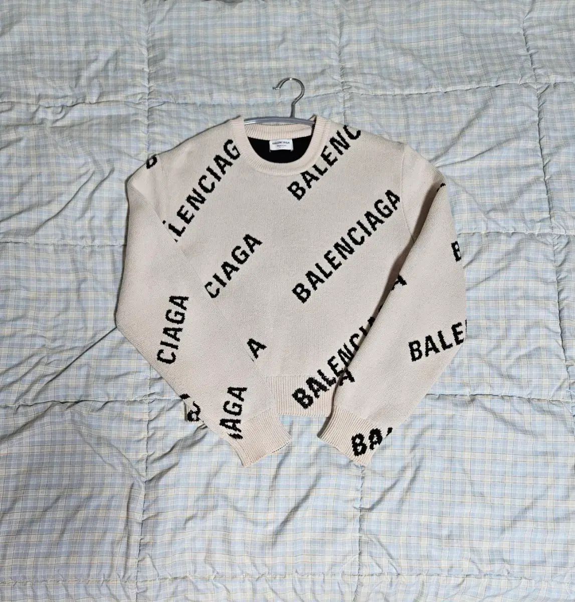 BALENCIAGA ロゴニットセーター クリーム BALENCIAGA ロゴニットセーター クリーム Balenciaga - Logo jacquard