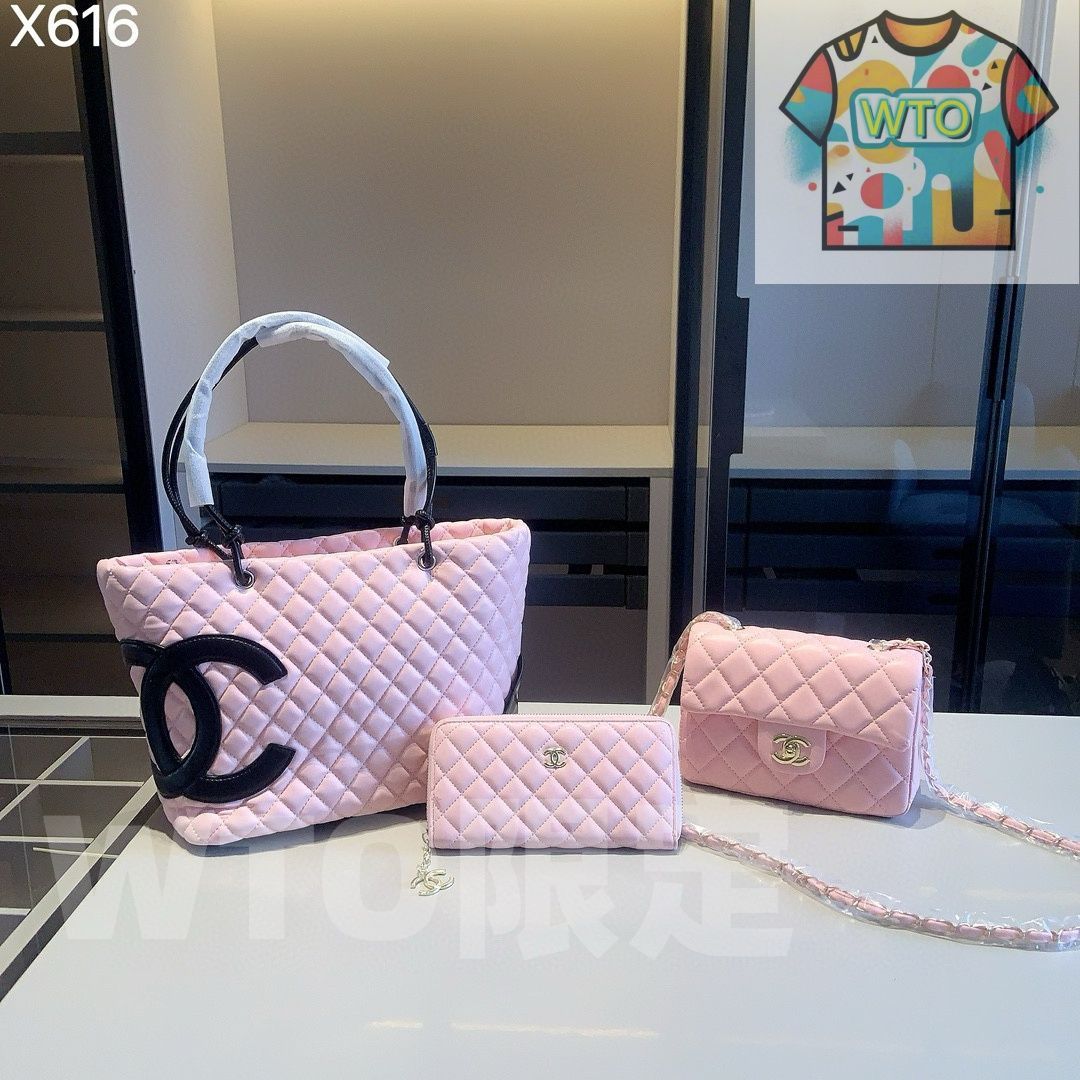 美品　CHANEL チェーン付きフィギュア&パラパラ漫画　新品未使用　非売品 煌めく夜の主役に☆【CHANEL】チェーンイブニングバッグ AS5652