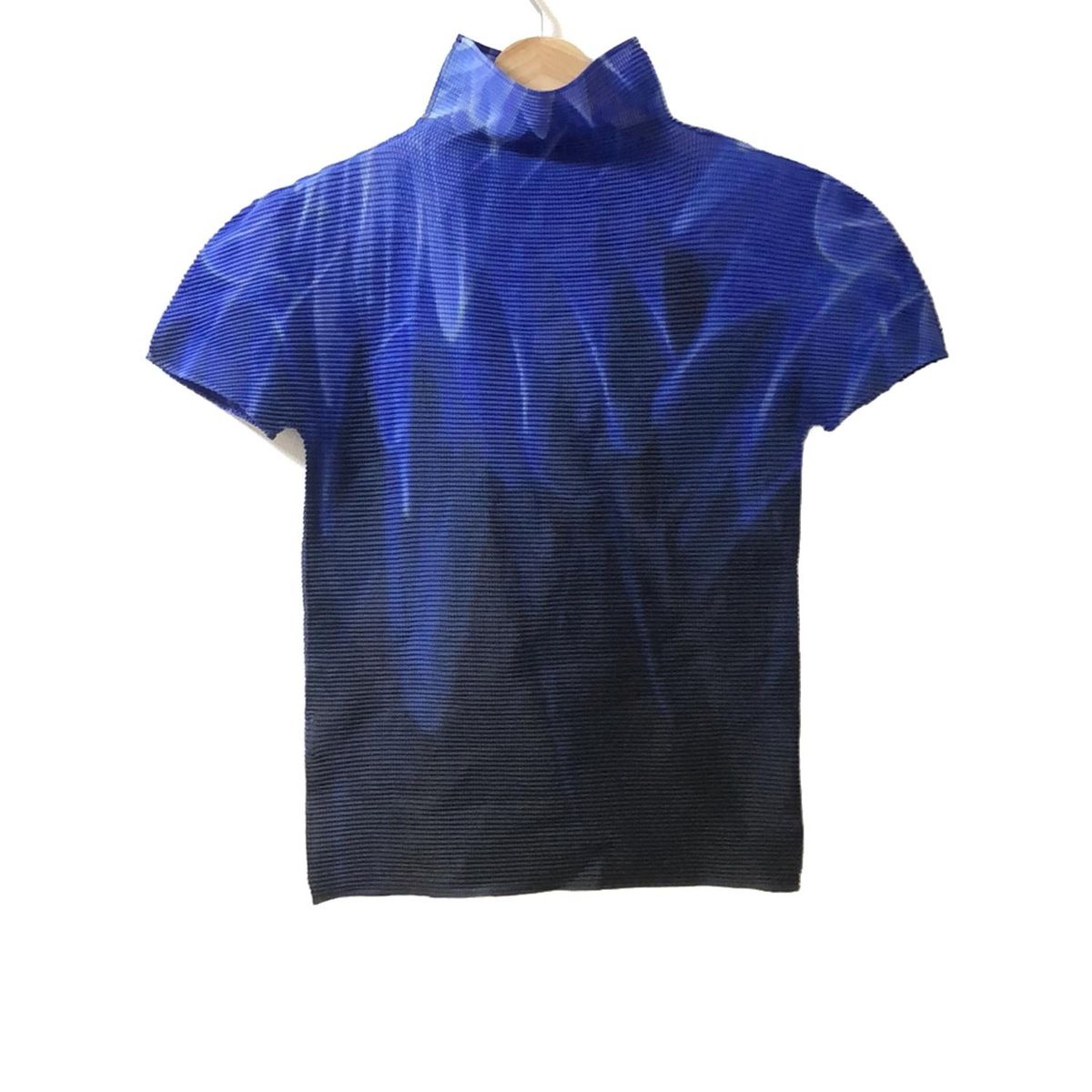 me ISSEY MIYAKE(ミー/イッセイミヤケ) 半袖カットソー レディース