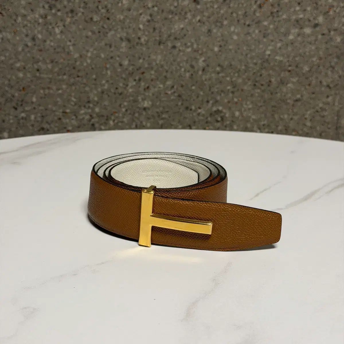 100サイズ トムフォード Tロゴ ゴールド リバーシブル ベルト - メルカリ