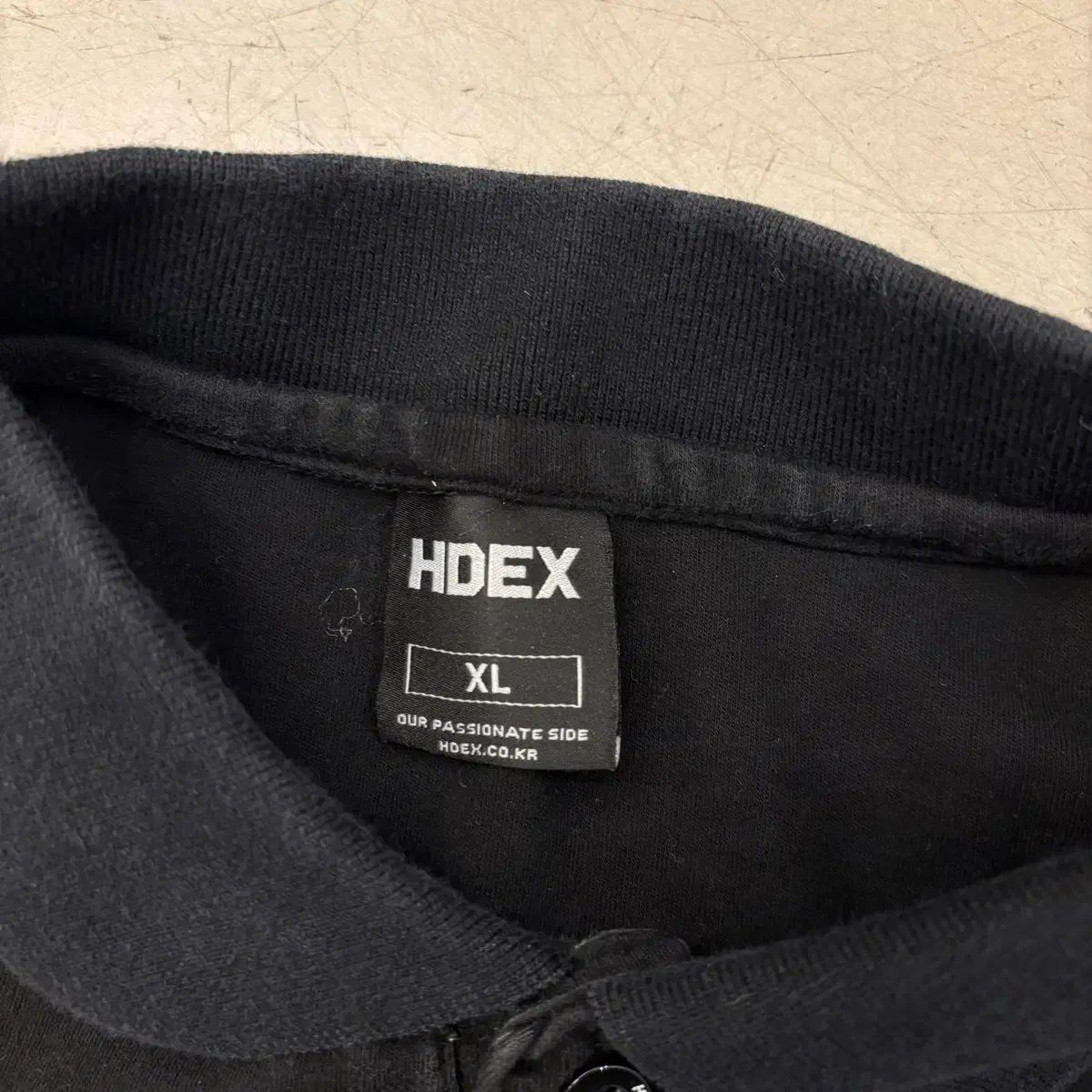 Hdex スモールロゴ ブラック カラーTシャツ