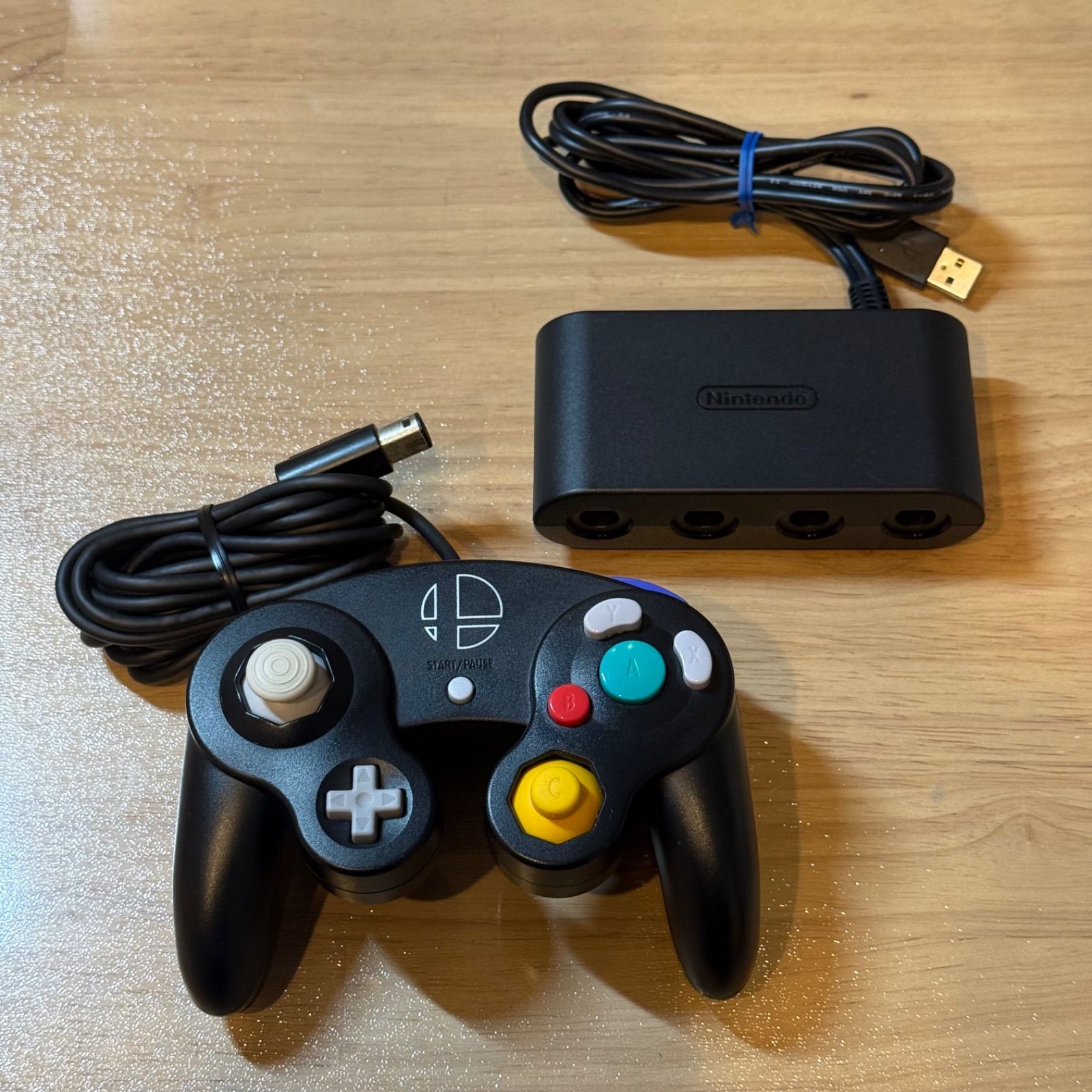 1 044 ゲームキューブ コントローラ スマブラブラック＆接続タップ