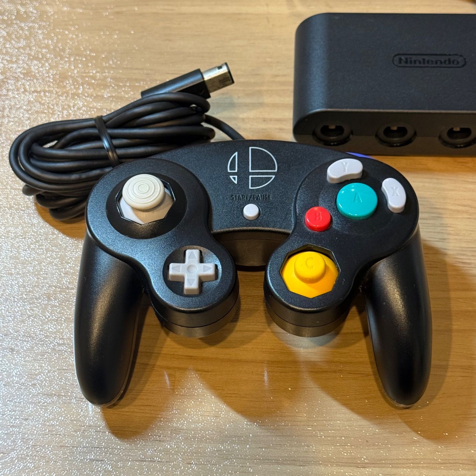 1 044 ゲームキューブ コントローラ スマブラブラック＆接続タップ