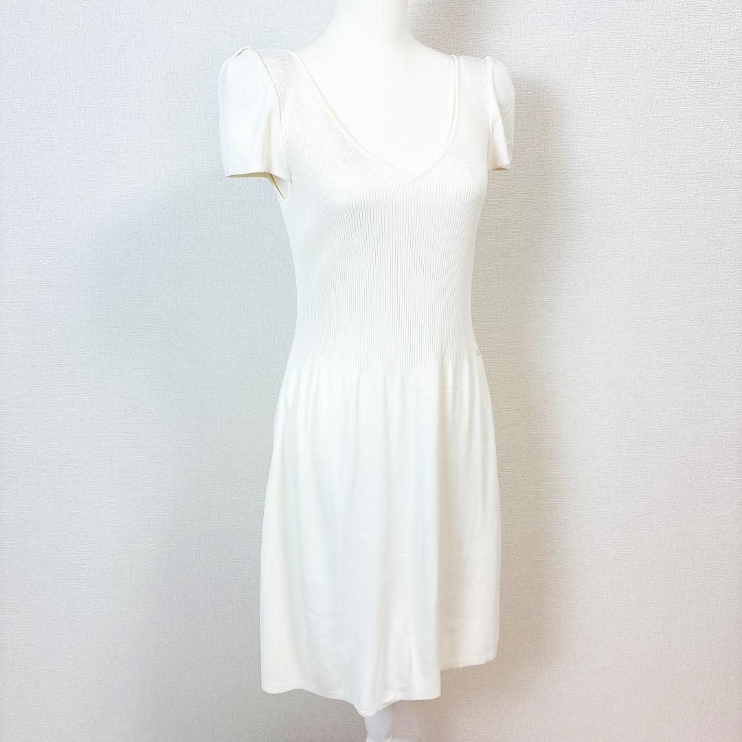 美品】FOXEY NEW YORK 半袖ニットワンピース 38 オフホワイト - メルカリ