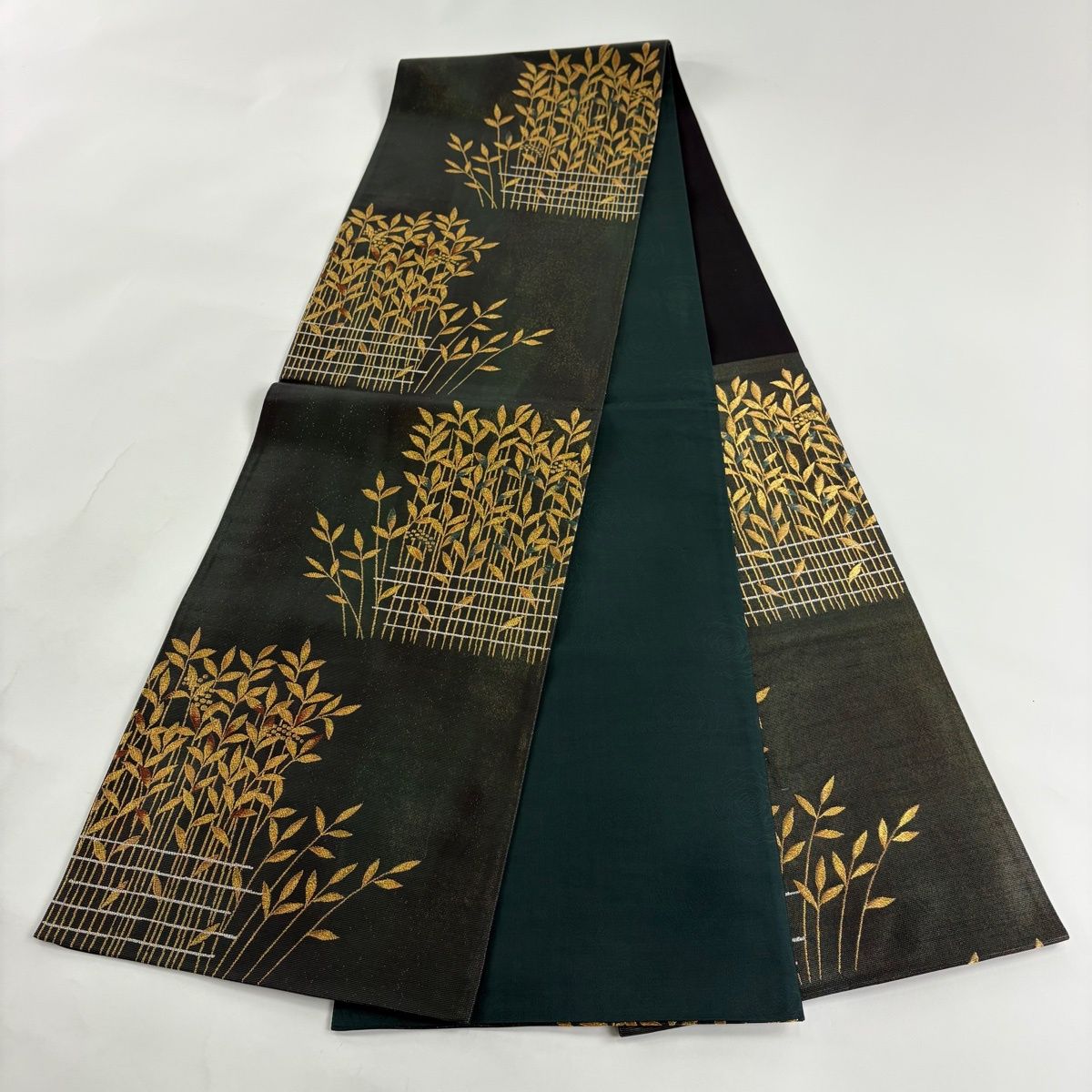袋帯 秀品 草野一騎 落款 葉と実 幾何学模様 金銀糸 箔 深緑 六通 正絹