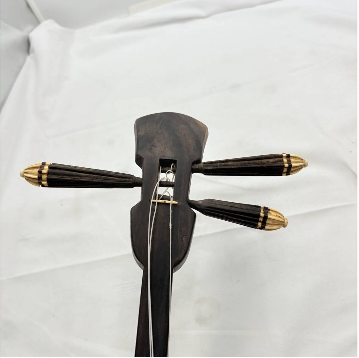 現状品／本皮三線 蛇皮強破れ・棹494g・胴内部確認済◇沖縄三味線