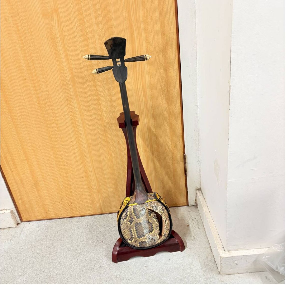 沖縄 三線 強化張り（皮面 ケバあり 棹芯 補修痕あり） こだわりの沖縄