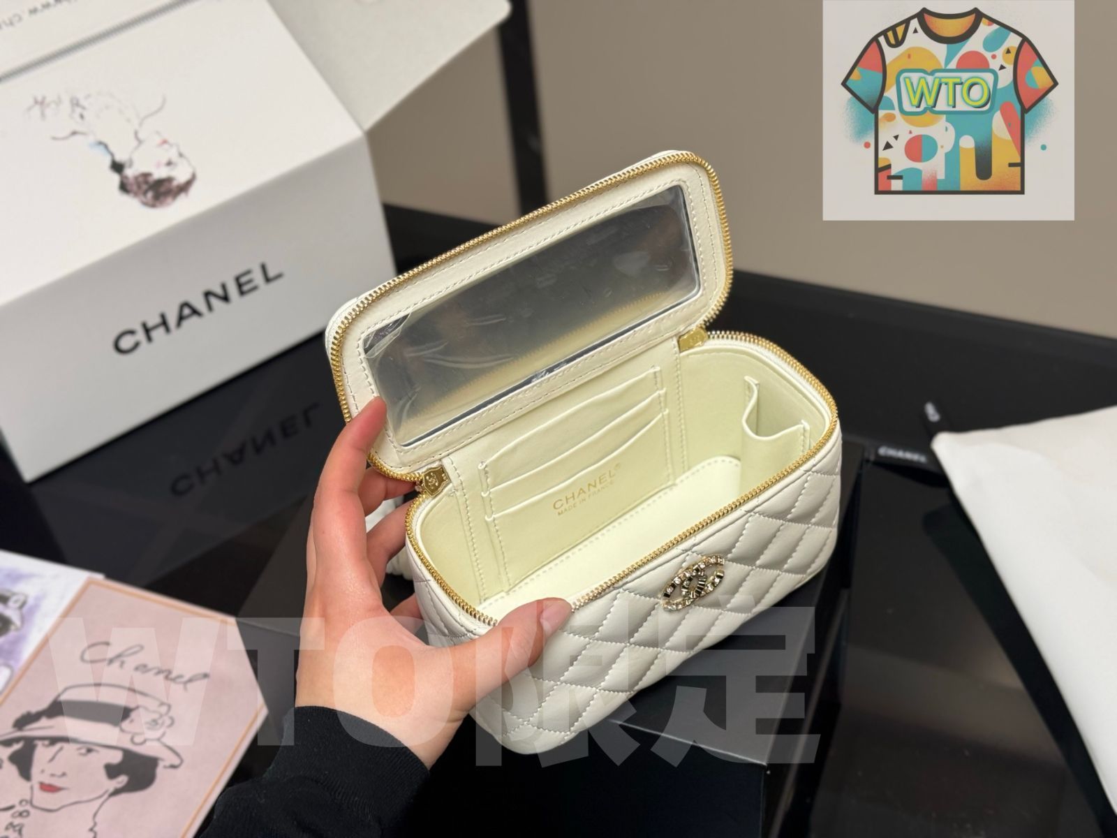 今日特価】Chanel Handle Cosmetic Box シャネル ハンドル コスメ