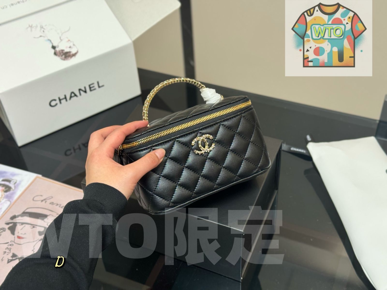 今日特価】Chanel Handle Cosmetic Box シャネル ハンドル コスメ
