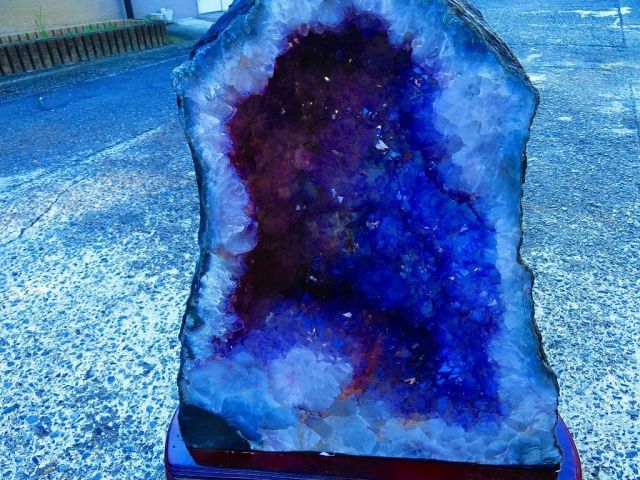 ウルグアイ産☆濃い濃い天然水晶宝石☆アメジストドーム超強パワー☆超