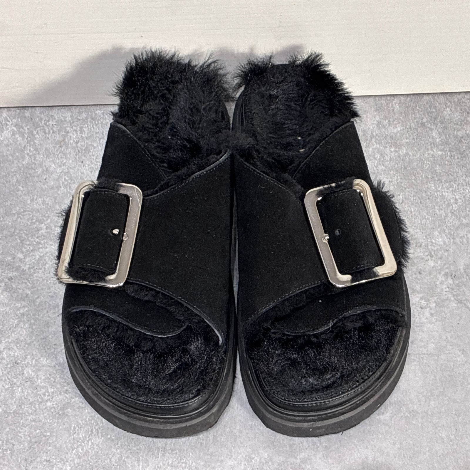 定価2.2万 MOHI ファーサンダル シングルベルト ブラック 起毛